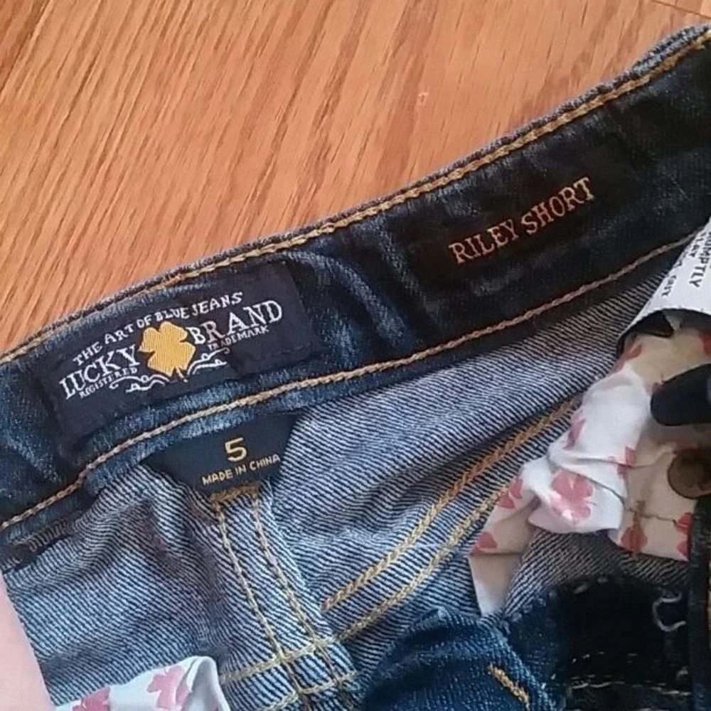 The Unbranded Brand lucky brand